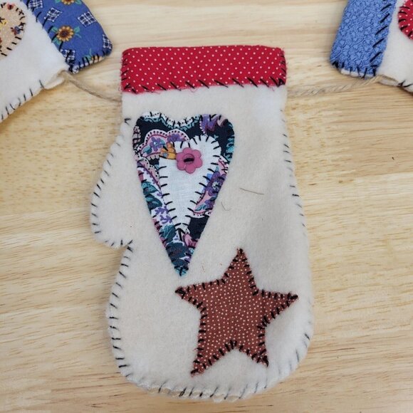 Mini Mitten Christmas Fleece 3D Embellished Garland Country Farmhouse - Picture 6 of 10